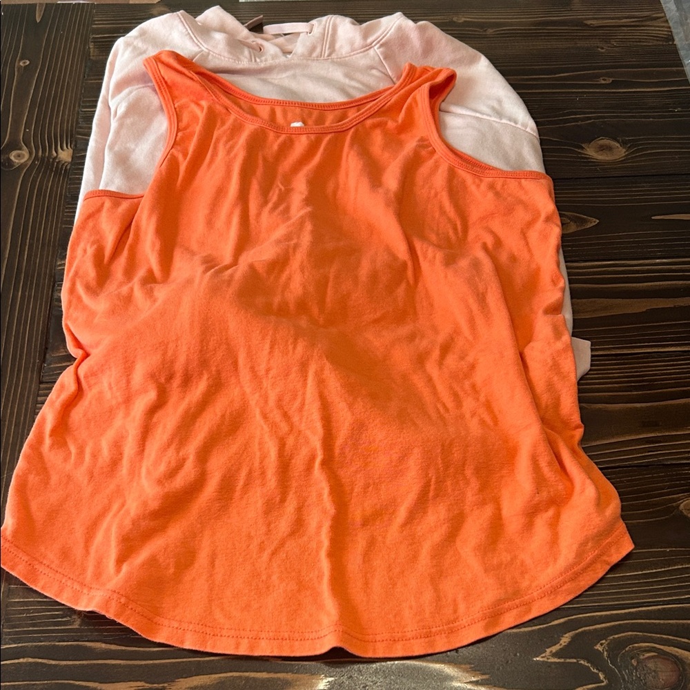 Light peach hoodie and dark peach tank top. Size : 3X